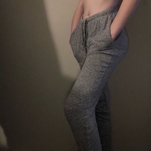 Aerie heather grey comfy form fitting sweats